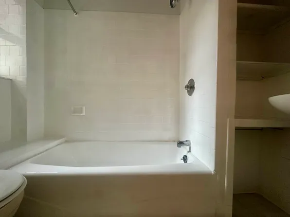 115 Washington Place image 6 of 8