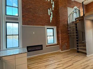134 Main St #303, Winthrop, ME 04364