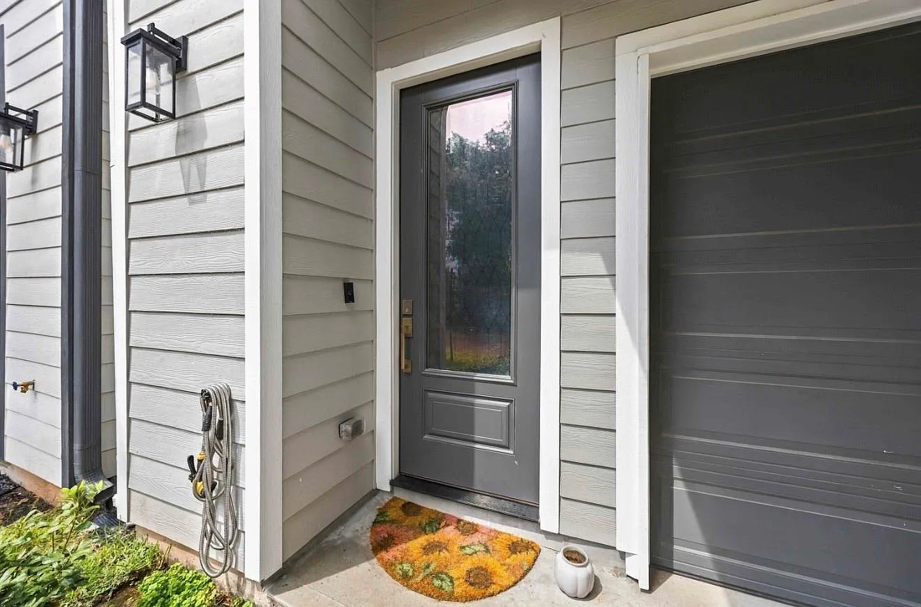 3 bed, 2.5 bath, 1385 sqft, $2,450 — Photo 3
