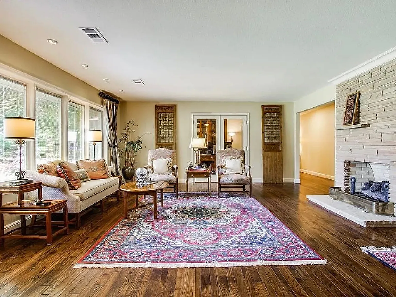 3 bed, 3.5 bath, 4444 sqft, $13,000 — Photo 3