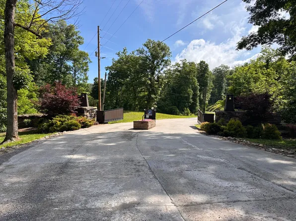 130 Sunfish Ln #C, Celina, TN 38551