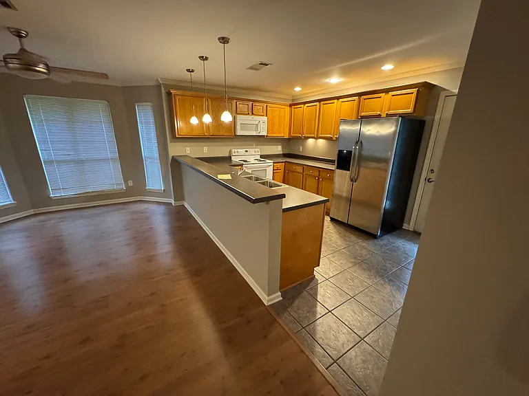 557 Versailles Blvd — Photo 3
