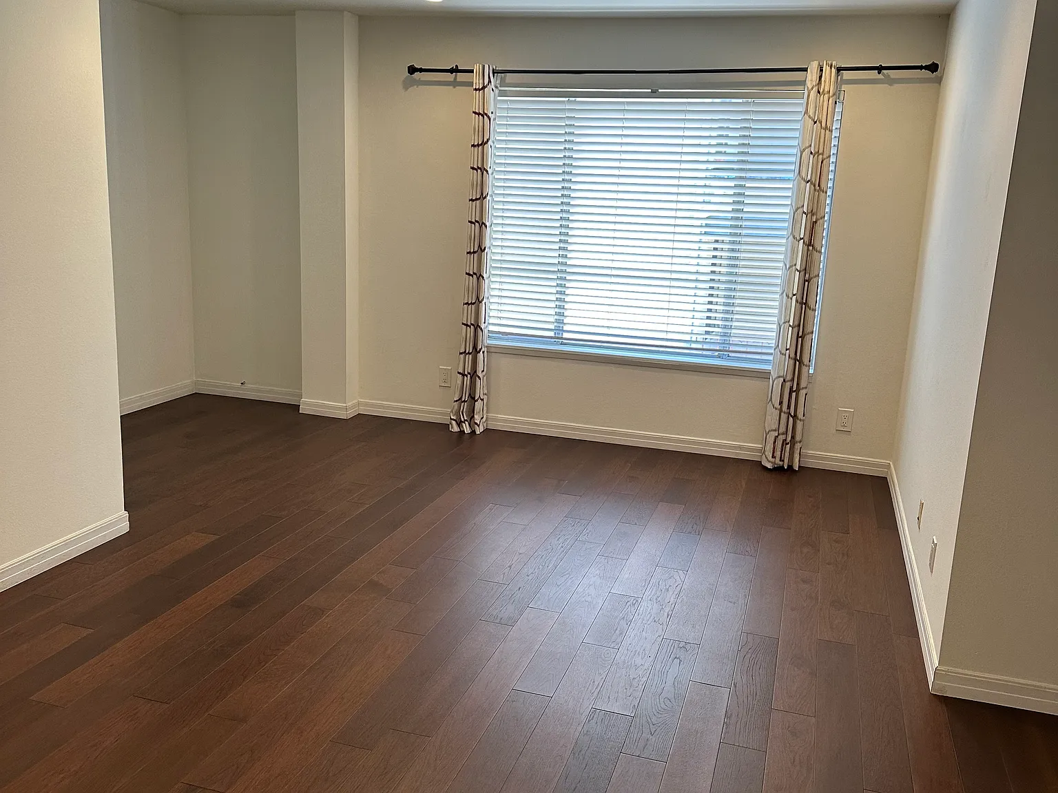 2 bed, 800 sqft, $2,500 — Photo 4