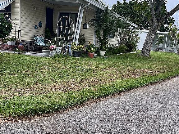 2nd image of 501 Flamingo Ln