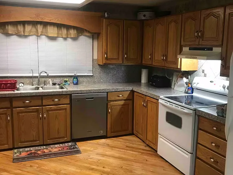 1022 S 500 W — Photo 17