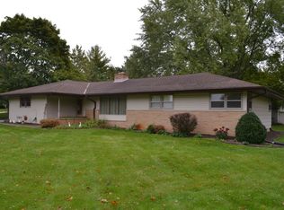 5850 S Saint Andrews Dr, New Berlin, WI 53146