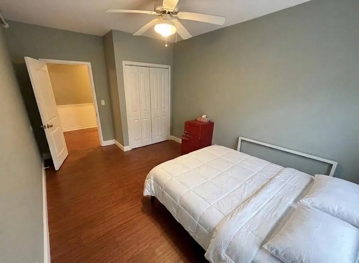 4 bed, 4.0 bath, 3800 sqft, $633 — Photo 2