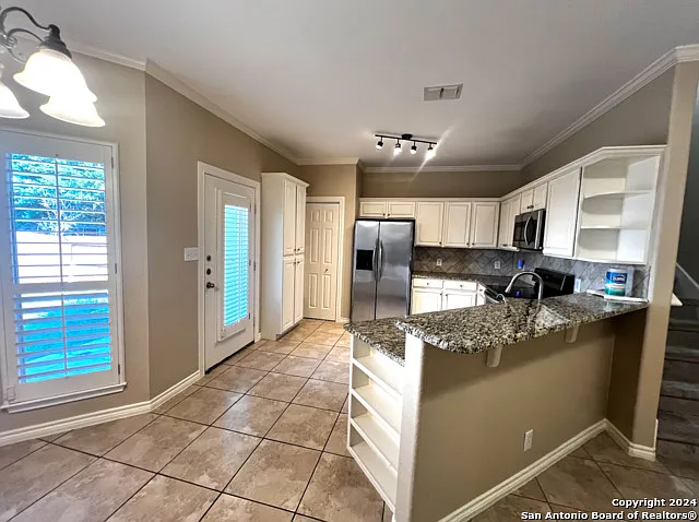 3 bed, 2.5 bath, 1424 sqft, $1,800 — Photo 3