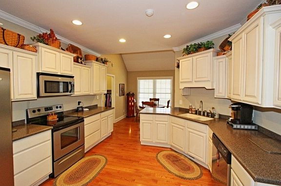 3rd image of 232 Olde Farm Dr