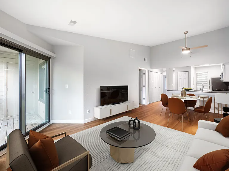 Oak Hill Apartments — Photo 7
