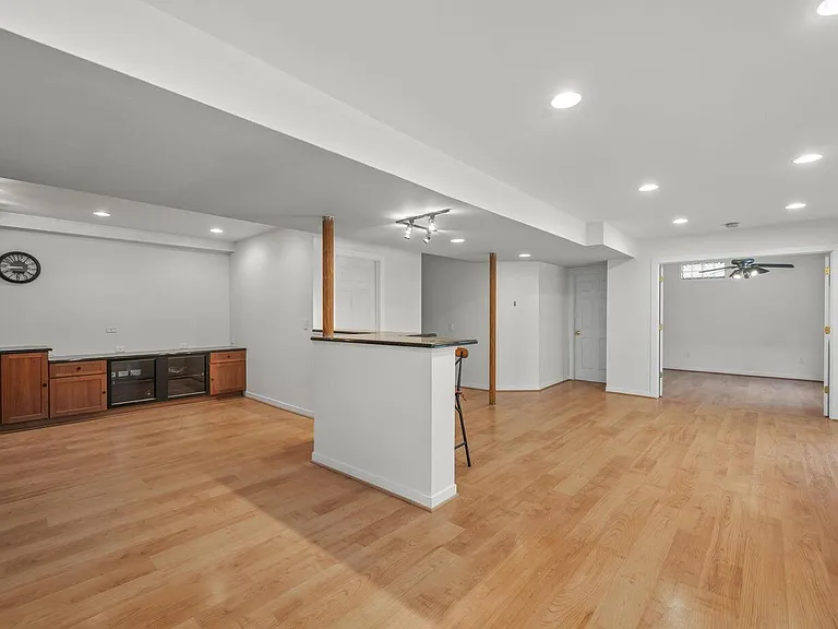 1696 Reserve Ct — Photo 32