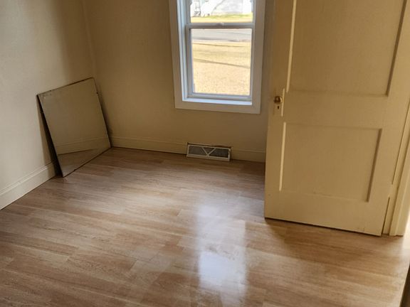 5th image of 1422 Main Ave