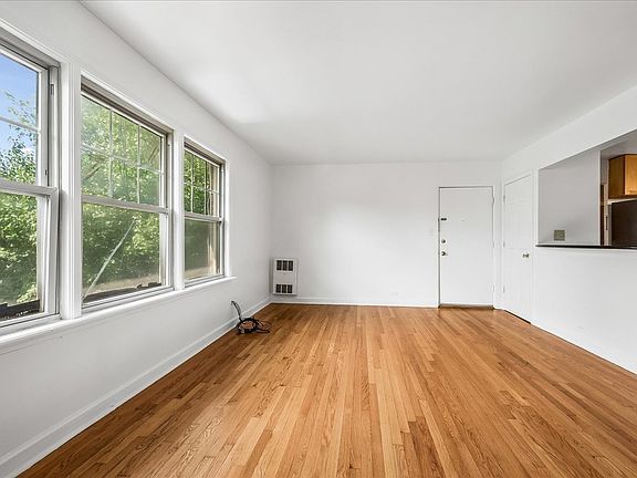 4th image of 7536 N Ridge Blvd APT 3E