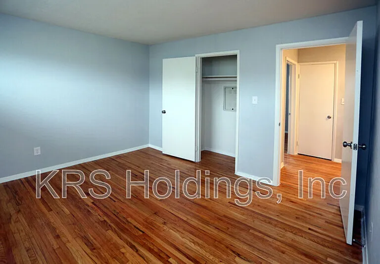 861 41st St — Photo 2