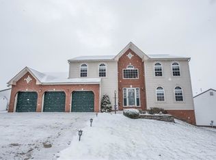 107 Stratford Ct, New Stanton, PA 15672
