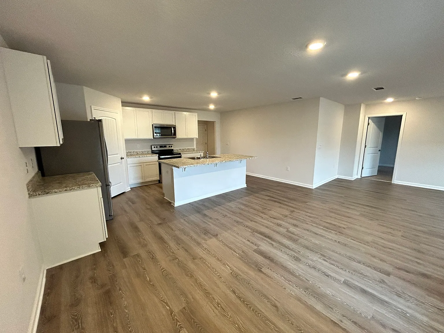 4 bed, 1830 sqft, $2,000 — Photo 4