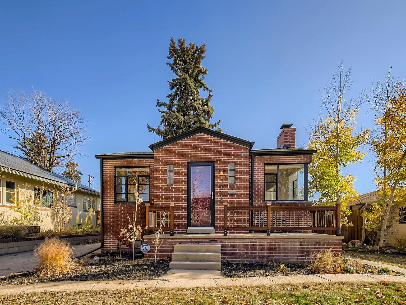 3076 Benton St — Photo 1