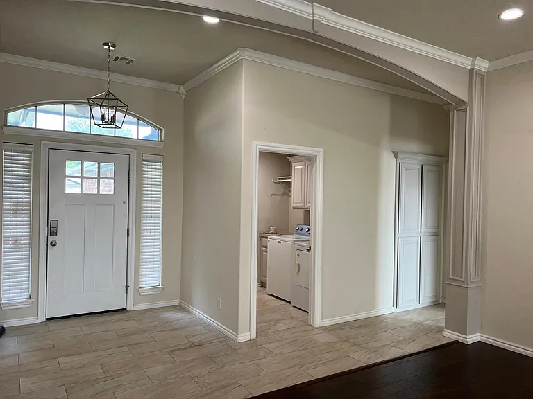 9601 Southlake Dr — Photo 3