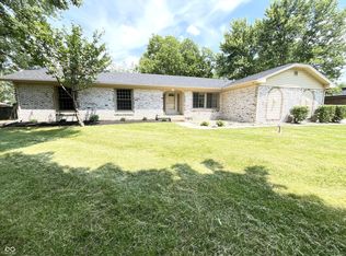 1215 S Buttercup Dr, New Palestine, IN
