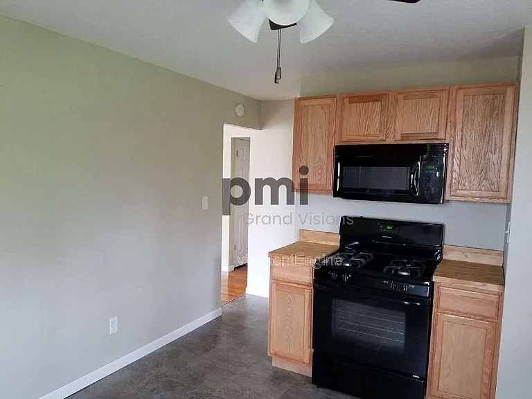 7 Louise Ct — Photo 2
