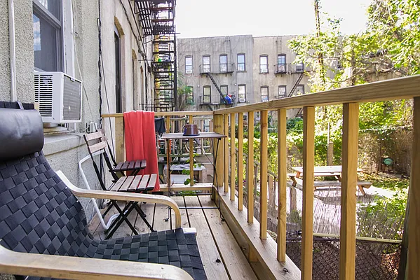 Rented by Nooklyn NYC LLC | media 25