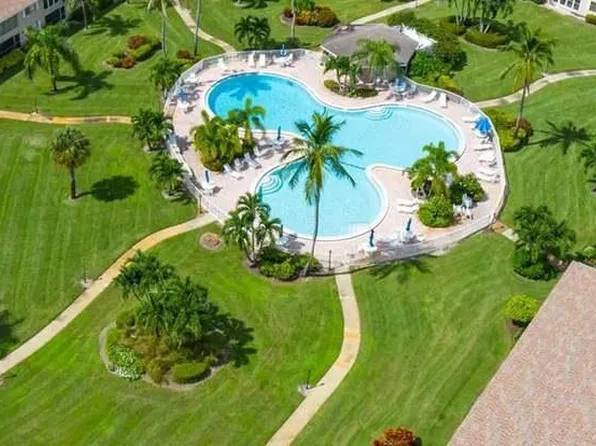 118 Palm Dr APT 10, Naples, FL 34112