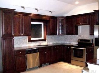 135 Elm St, Ronkonkoma, NY 11779