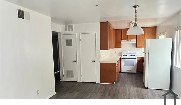 3 bed, 1047 sqft, $2,885 — Photo 1