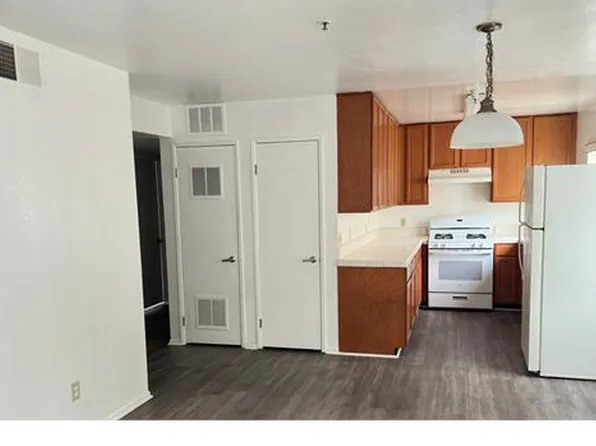 832 S Lake St, Los Angeles, CA