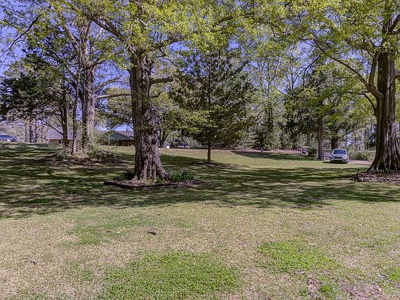 5th image of 584 Lakeside Dr