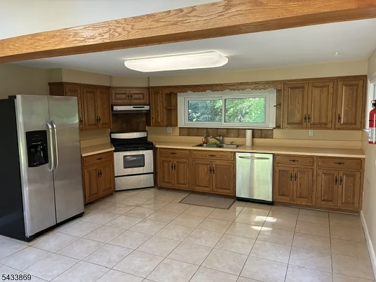 19 Crescent Rd — Photo 1