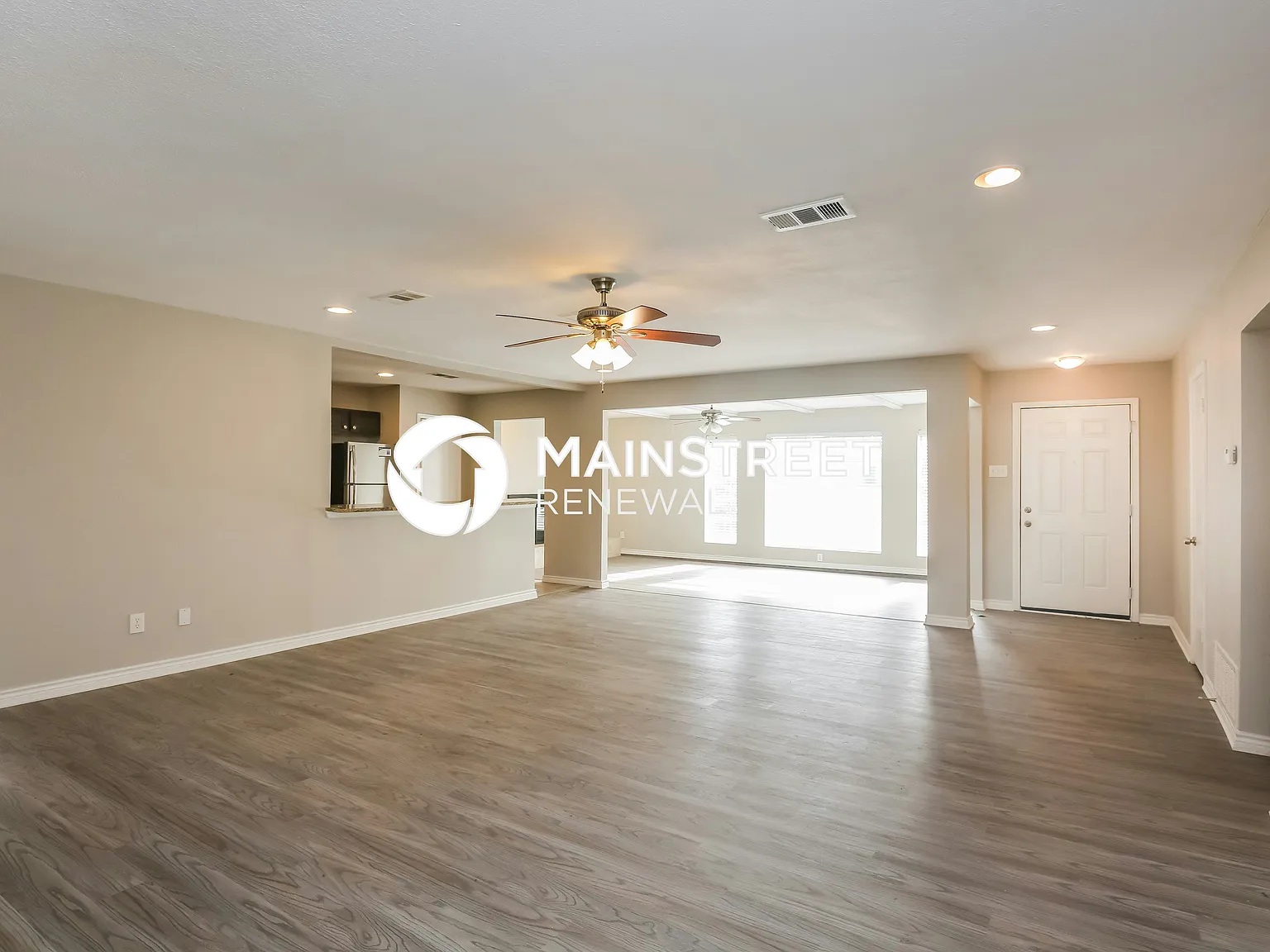 207 Point Royal Dr — Photo 4