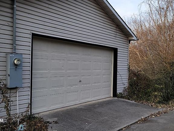 3rd image of 212 Oglewood Ave