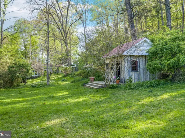 6714 Princess Anne Ln, Falls Church, VA 22042