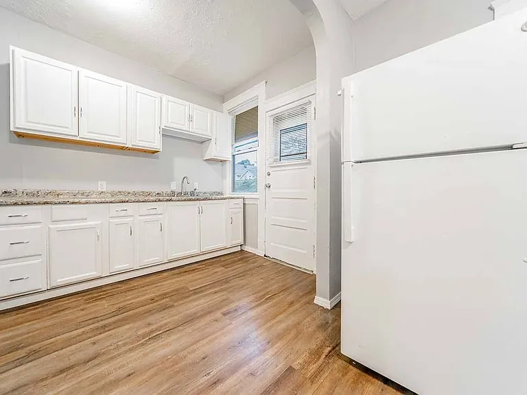 2020 W 99th St — Photo 33