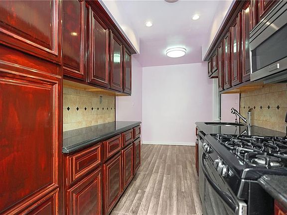 4th image of 2241 Plumb 1st St APT 1N