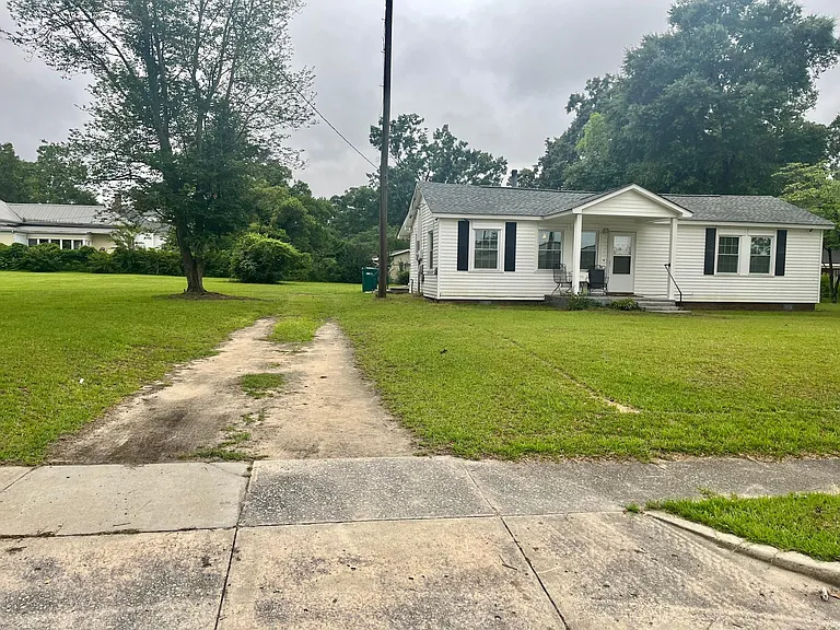 4 Briggs Ave — Photo 4
