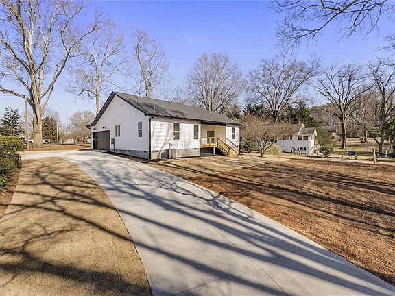 2nd image of 191 Murdock Rd