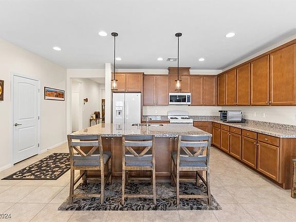 5th image of 1324 Cattail Falls St