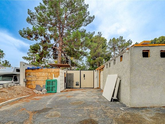 4th image of 2681 E Hacienda Ave