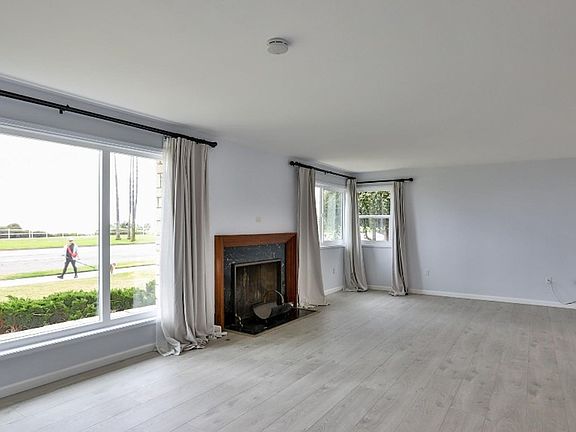 3rd image of 2525 E Ocean Blvd