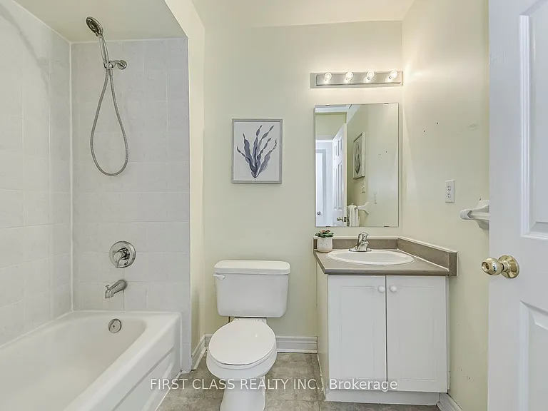 1128 Dundas St W #25 — Photo 33