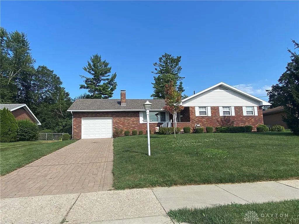 2516 Balsam Dr photo 1