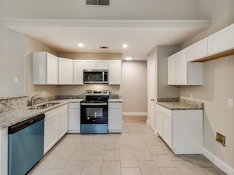 3301 Cliffview Dr — Photo 8