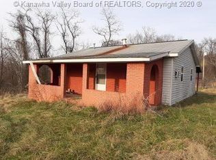 1987 Oldaker Rd, Leon, WV 25123