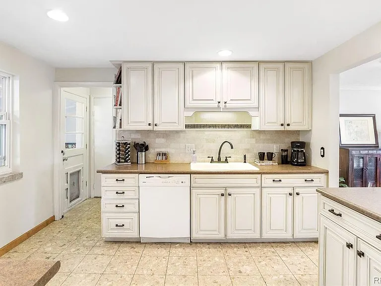 3448 W Alamo Ave — Photo 4