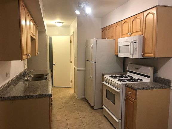 2nd image of 381 Jefferson Ct