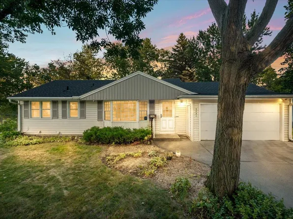 5741 W Moore Lake Dr NE, Fridley, MN 55432