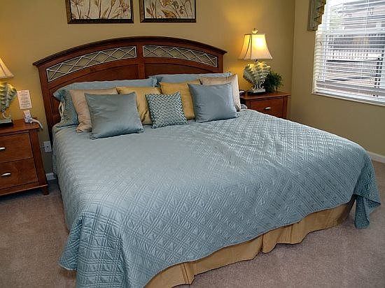WH5P2606BS-king-master-bedroom