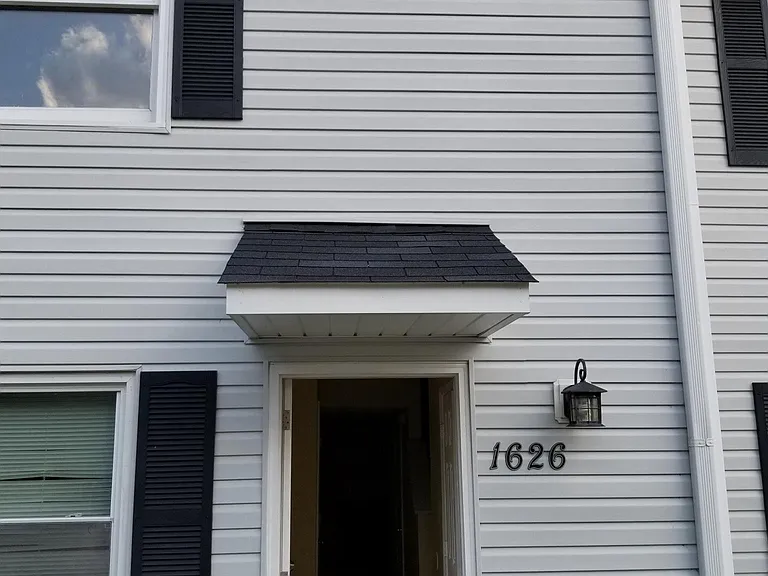 FRONTVIEW OF CONDO 1626